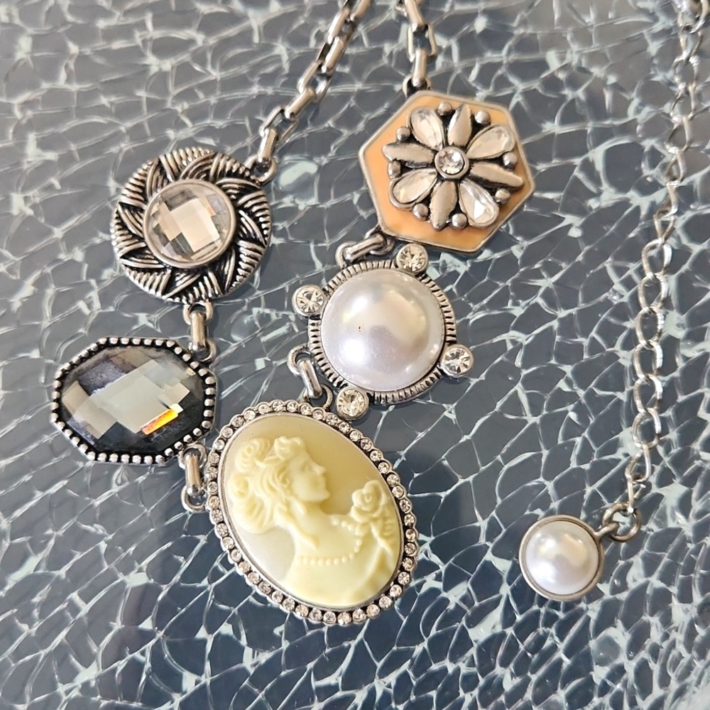 NWOT Lia Sophia Victorian Necklace
